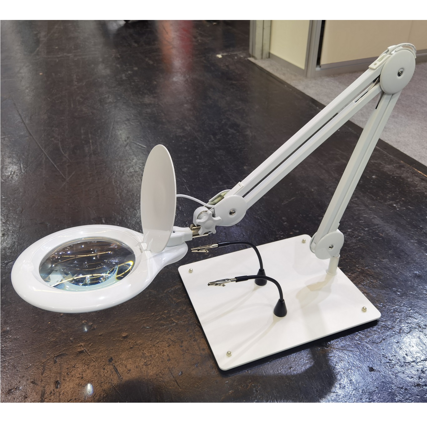 2 in 1 LED Magnifying Lamp 9827T