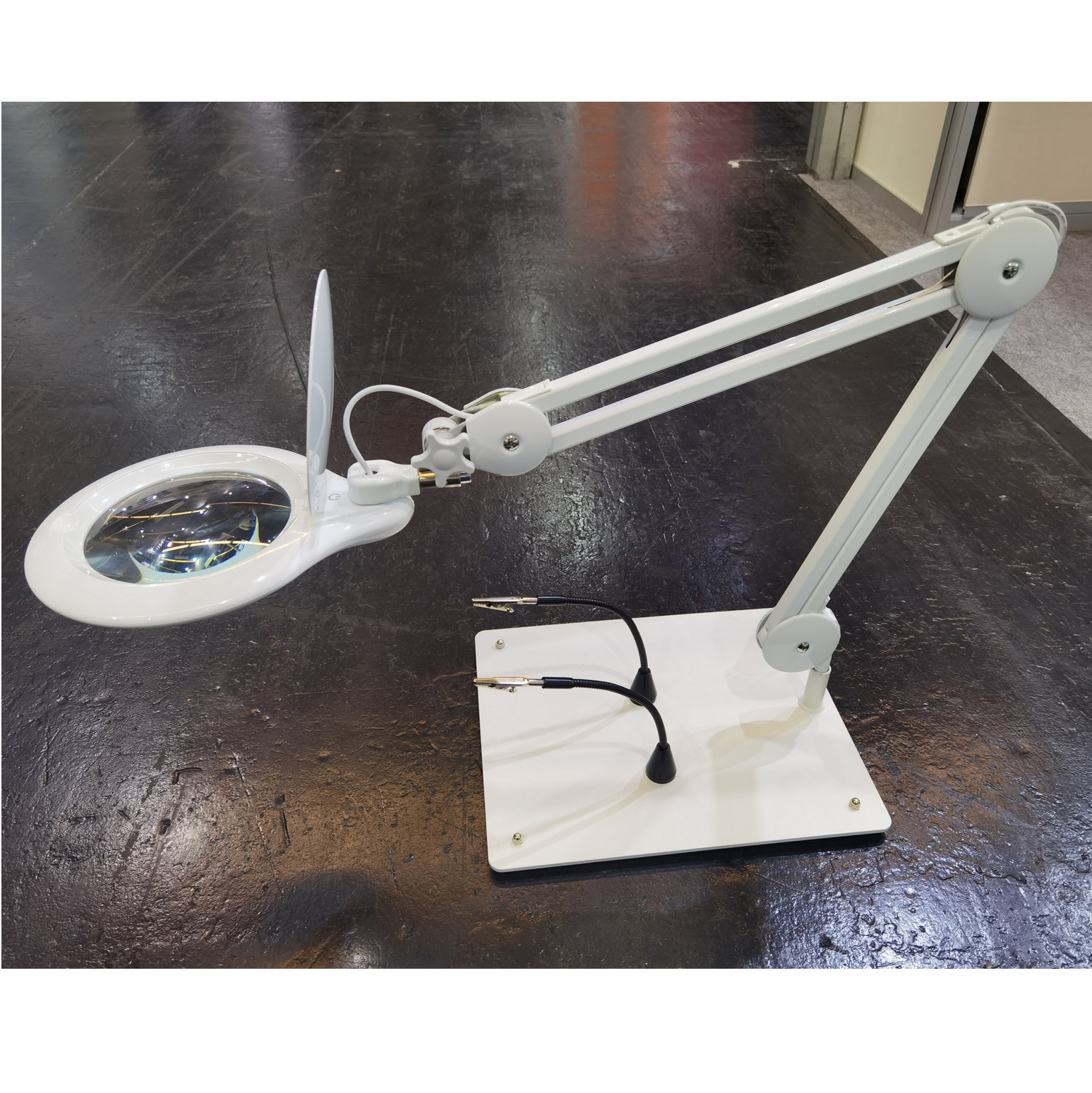 2 in 1 LED Magnifying Lamp 9827T