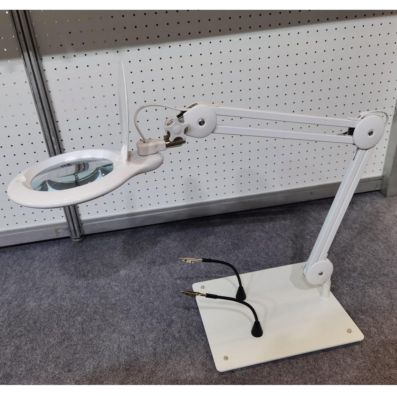 2 in 1 LED Magnifying Lamp 9827T