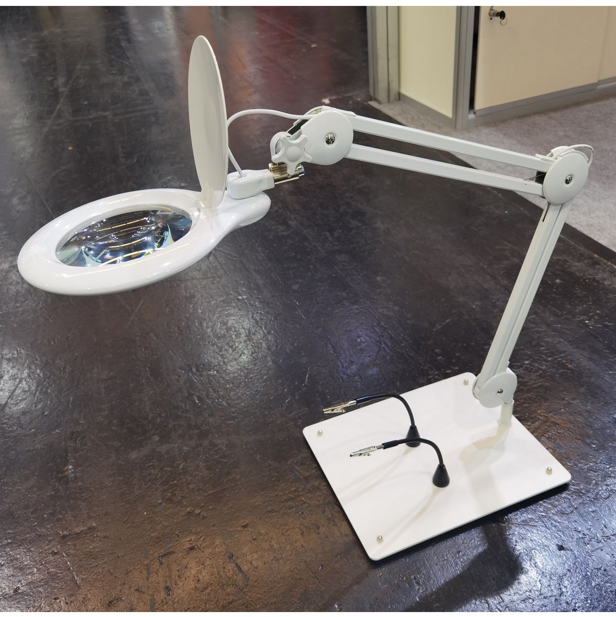 2 in 1 LED Magnifying Lamp 9827T