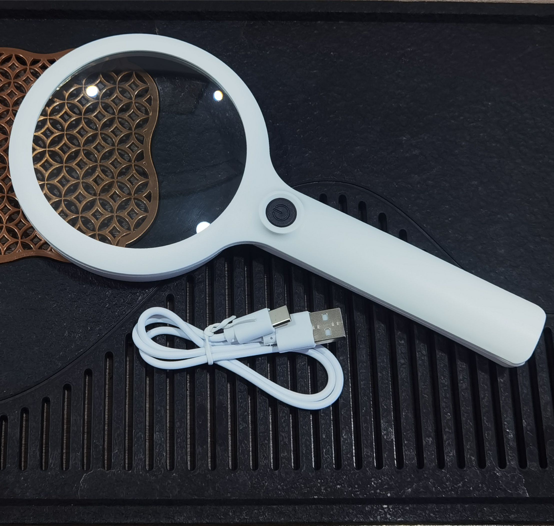 New Rechargeable Handheld LED Magnifier NO.240290