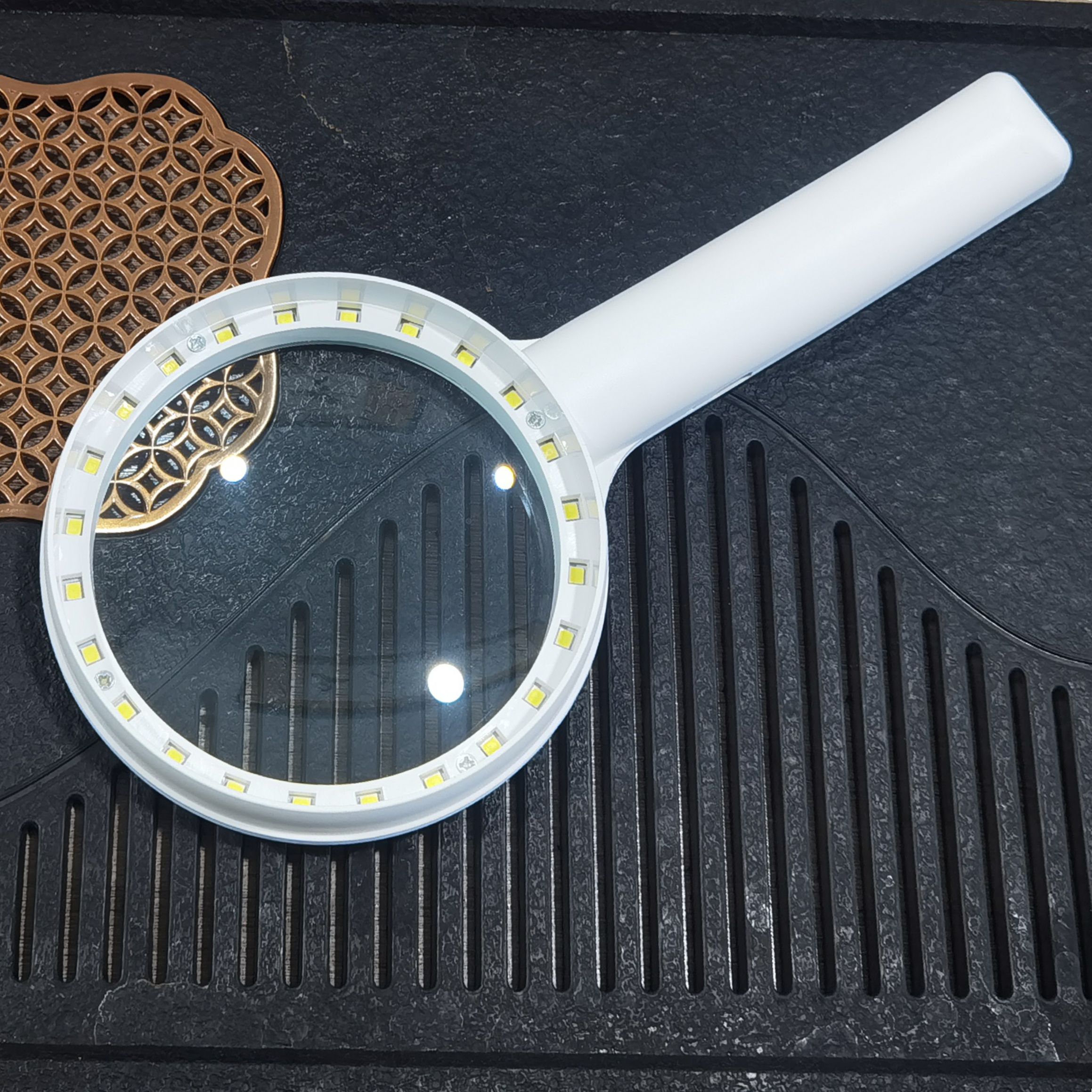 New Rechargeable Handheld LED Magnifier NO.240290